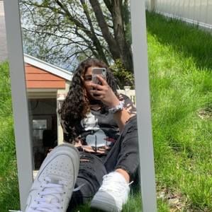 Meet your Posher, Emilia